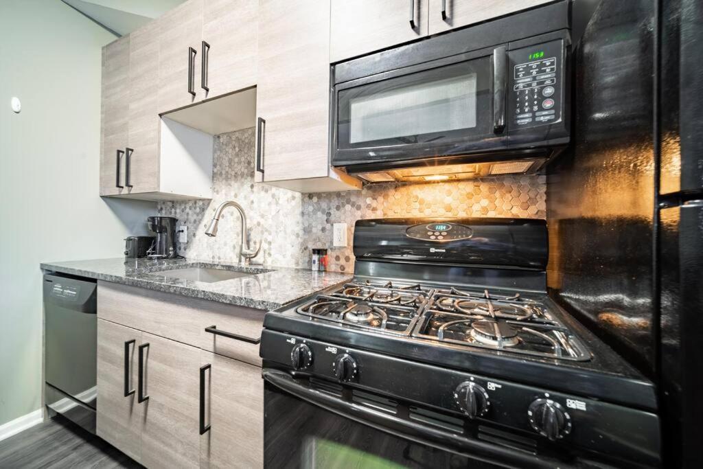 Walkable Gem In Little Italy Apartment คลีฟแลนด์ ภายนอก รูปภาพ