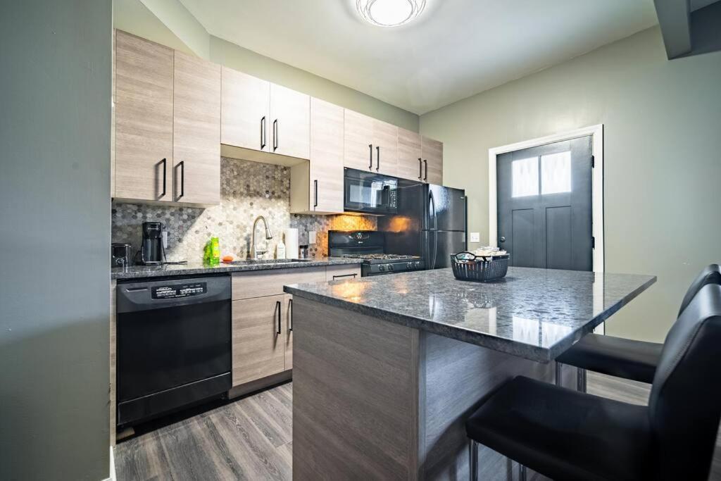 Walkable Gem In Little Italy Apartment คลีฟแลนด์ ภายนอก รูปภาพ