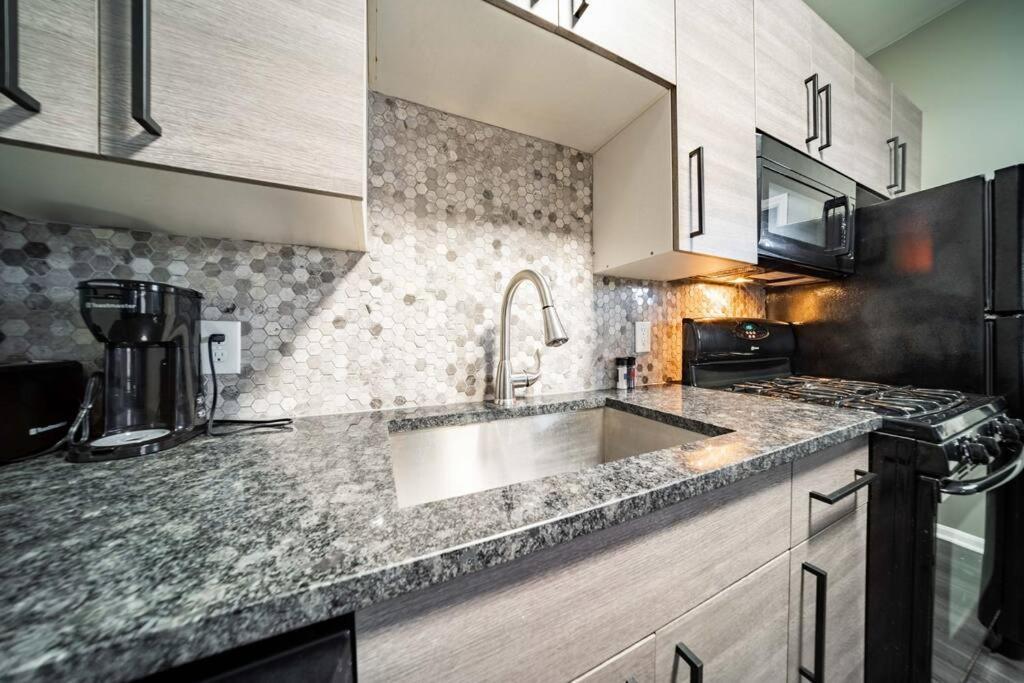 Walkable Gem In Little Italy Apartment คลีฟแลนด์ ภายนอก รูปภาพ