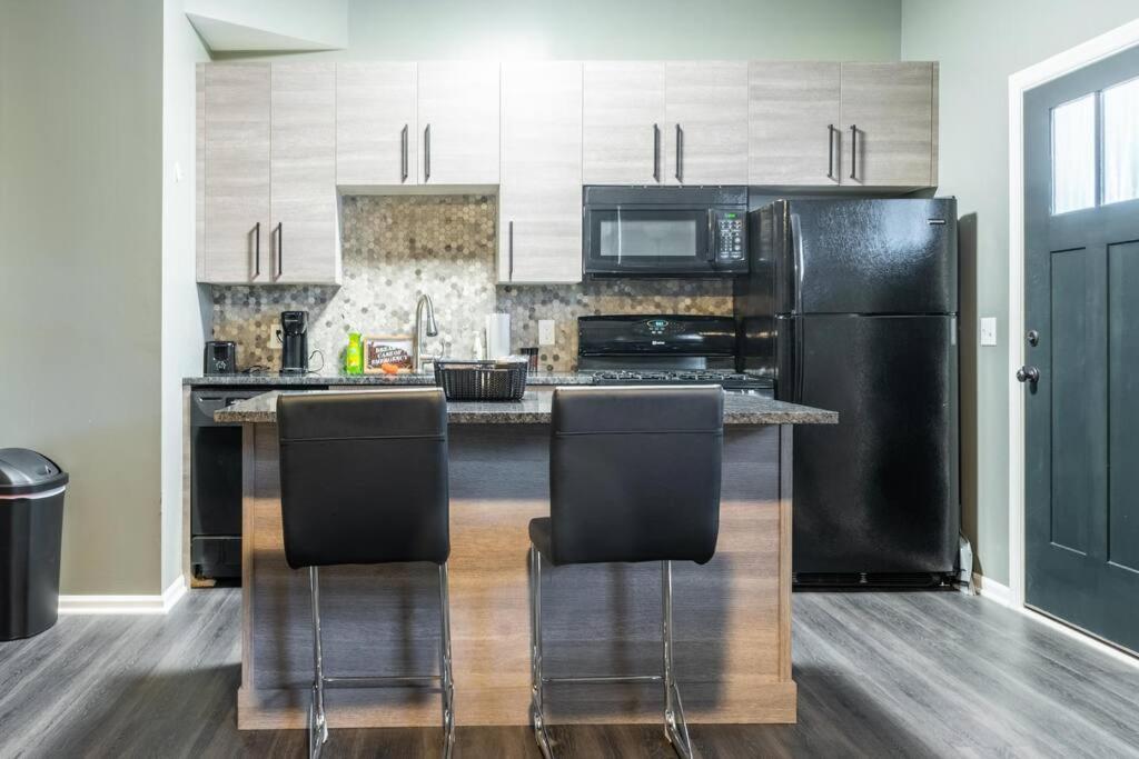 Walkable Gem In Little Italy Apartment คลีฟแลนด์ ภายนอก รูปภาพ