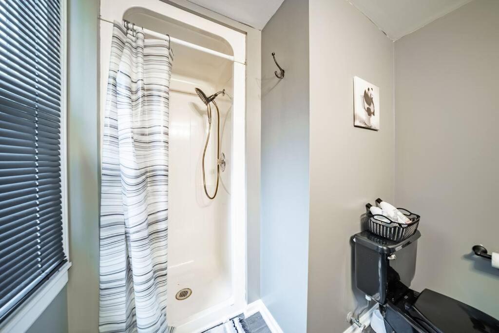 Walkable Gem In Little Italy Apartment คลีฟแลนด์ ภายนอก รูปภาพ
